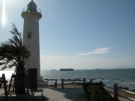 船を見る灯台