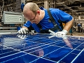 Modulfertigung-bei-Solarworld-in-Freiberg-Sachsen.jpg